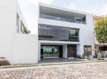 Casa · 409m² · 3 Recámaras · 2 Estacionamientos · Casa en Lomas de Angelopolis, Parque Zacatecas, Puebla, Cerca del Chedraui Selecto