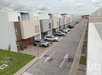 Casa · 200m² · 3 Recámaras · 3 Estacionamientos · Casa en Venta en Metepec