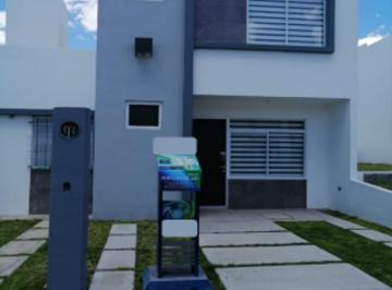 Casa de 3 habitaciones, Aguascalientes · Casa en Venta en Aguascalientes en Calle Privada con Barandal Para Su Acceso y Salida