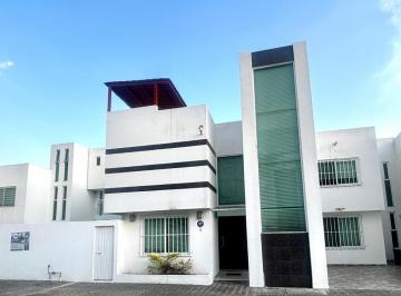 Casa · 310m² · 4 Recámaras · 3 Estacionamientos · Casa en Venta