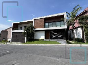 Casa · 765m² · 4 Recámaras · 3 Estacionamientos · Casa en Venta Club de Golf La Herradura Zona Carretera Nacional Monterrey