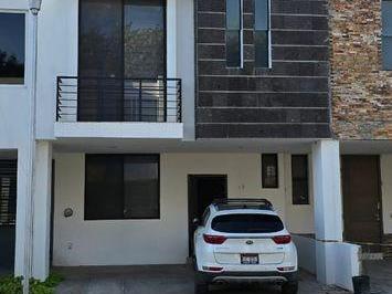 Casa en condominio · 120m² · 3 Recámaras · 2 Estacionamientos · Casa en Renta en Zona Real de Zapopan Condominio Armonía Habitat.