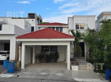 Casa · 253m² · 3 Recámaras · Casa en Loma Alta