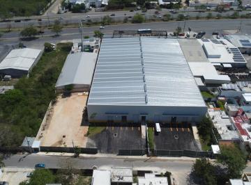 Bodega comercial · 2350m² · 50 Estacionamientos · Bodega de 3000 m² en Renta en El Periferico de Mérida