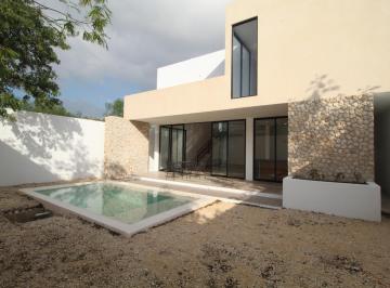 Casa · 299m² · 4 Recámaras · 2 Estacionamientos · Casa de 4 Habitaciones en Venta en Dzitya, Al Norte de Mérida