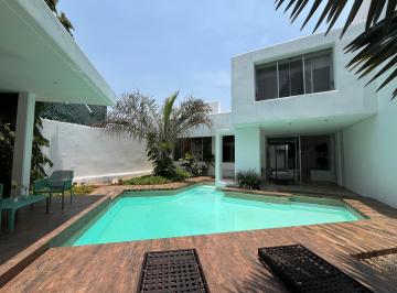 Casa · 709m² · 4 Recámaras · 8 Estacionamientos · Casa en Venta en Campestre, Al Norte de Mérida