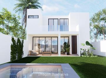 Casa · 285m² · 3 Recámaras · 2 Estacionamientos · Casa en Privada en Venta Al Norte de Mérida