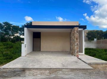 Casa · 172m² · 2 Recámaras · 2 Estacionamientos · Casa de Una Planta en Venta en Temozón Norte, Mérida