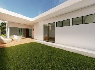Casa · 327m² · 3 Recámaras · 2 Estacionamientos · Casa de Una Planta en Venta en Privada Al Norte de Mérida