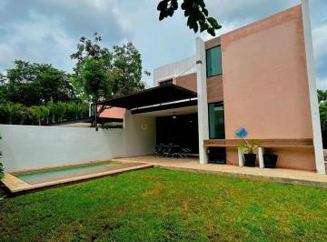 Casa · 285m² · 4 Recámaras · 4 Estacionamientos · Casa en Venta en Privada Residencial, Cholul, Mérida