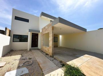 Casa · 223m² · 3 Recámaras · 2 Estacionamientos · Casa en Privada Al Norte de Mérida