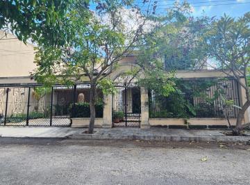 Casa · 408m² · 4 Recámaras · 3 Estacionamientos · Casa en Villas La Hacienda, Al Norte de Mérida