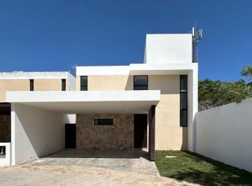 Casa · 169m² · 3 Recámaras · 2 Estacionamientos · Casa en Venta en Privada Al Norte de Mérida, Cholul