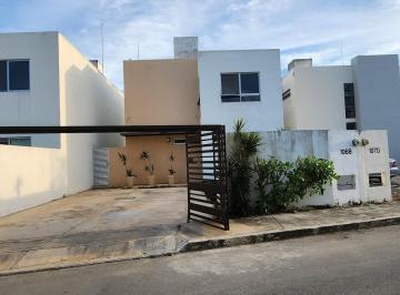 Casa · 520m² · 3 Recámaras · 4 Estacionamientos · Casa con Enorme Terreno en Dzitya, Mérida