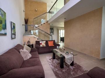 Casa · 450m² · 4 Recámaras · 4 Estacionamientos · Casa Equipada en Venta en Chichi Suárez