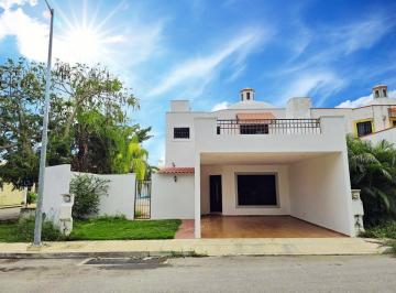 Casa · 353m² · 6 Recámaras · 2 Estacionamientos · Casa en Esquina con Piscina y Paneles Solares