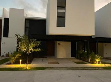 Casa · 250m² · 3 Recámaras · 2 Estacionamientos · Villa en Renta en Privada Residencial Arcadia