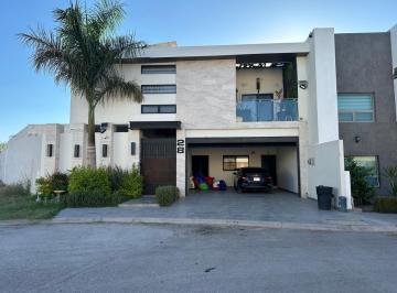 Casa · 420m² · 4 Recámaras · 2 Estacionamientos · Casa en Renta en Residencial Las Trojes en Torreón Coah.