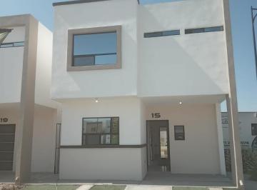 Casa · 104m² · 3 Recámaras · 2 Estacionamientos · Casa en Ampliacion La Joya