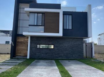 Casa de 4 habitaciones, Zapopan · Casa en Venta en Valle Imperial