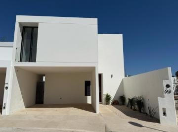 Fachada Principal · Casa en Venta en Cholul, Mérida