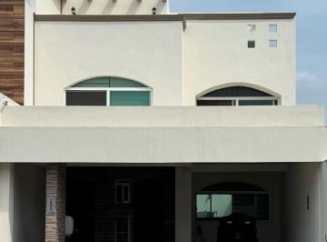 Casa · 232m² · 3 Recámaras · 2 Estacionamientos · Casa - Playas del Conchal