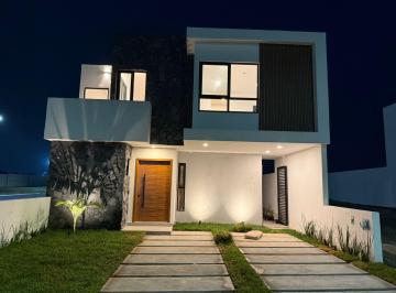 Casa · 176m² · 3 Recámaras · 2 Estacionamientos · Casa en Venta