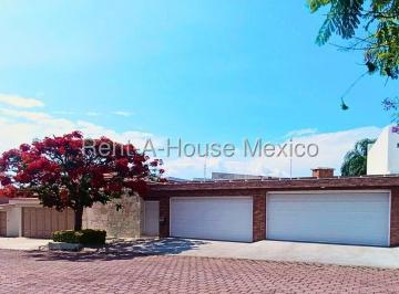 Casa de 4 habitaciones, Querétaro · Casa en Venta en Juriquilla con 4 Hab, 6 Baños, Queretaro, Mexico.