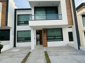 Casa · 301m² · 4 Recámaras · 2 Estacionamientos · Casa Cloé en Nuevo Refugio