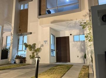 Casa · 118m² · 3 Recámaras · 2 Estacionamientos · Casa Arbenia