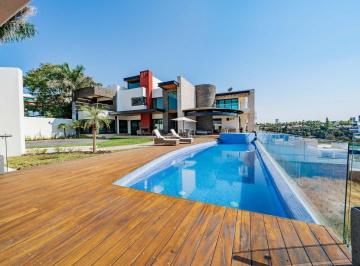 Casa · 899m² · 5 Recámaras · 5 Estacionamientos · Casa Acapulco en Juriquilla Querétaro
