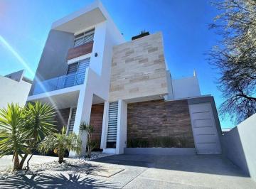 Casa · 290m² · 4 Recámaras · 2 Estacionamientos · Casa Sara en Zibatá