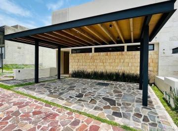 Casa · 235m² · 4 Recámaras · 2 Estacionamientos · Casa Madrid en Altozano Querétaro