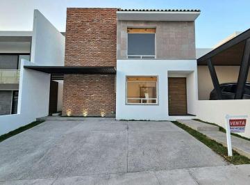 Casa · 260m² · 3 Recámaras · 3 Estacionamientos · Casa Balcanes en Lomas de Jurquilla