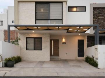 Casa · 272m² · 4 Recámaras · 3 Estacionamientos · Casa Roberta en Nuevo Refugio Qro