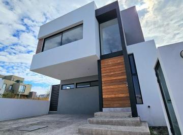 Casa · 221m² · 3 Recámaras · 2 Estacionamientos · Casa Fernanda en Zibatá Querétaro