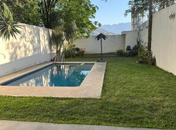 Casa · 400m² · 3 Recámaras · 3 Estacionamientos · Casa - Libertad