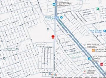 Local comercial · 242m² · 8 Estacionamientos · Local en Querétaro con Estacionamiento