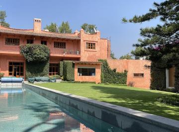 Casa · 1340m² · 4 Recámaras · 16 Estacionamientos · Casa en Venta, Barrio Santa Catarina