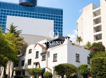 Casa · 416m² · 5 Recámaras · 4 Estacionamientos · Venta de Casa con Uso de Suelo Comercial en Nápoles