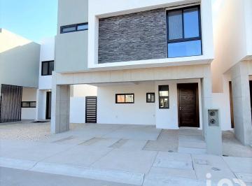 Casa · 213m² · 3 Recámaras · 2 Estacionamientos · Casa Nueva en Venta de 3 Recamaras Fraccionamiento Privado, Cerca de Puente Zaragoza en Cd. Juárez