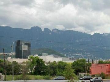 Terreno / Lote , San Pedro Garza García · Edificio en Lazaro Cardenas