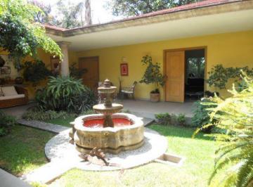 Casa · 730m² · 3 Recámaras · 2 Estacionamientos · Casa Estilo Hacienda