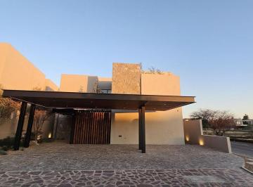 Casa de 5 habitaciones, Querétaro · Casa en Venta en Altozano, Queretaro