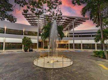 Local comercial · 150m² · 35 Estacionamientos · Local en Cancún en Plaza Comercial con Estacionamiento
