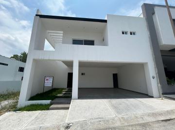 Casa · 300m² · 3 Recámaras · 2 Estacionamientos · Casa en Venta en Mitica Residencial