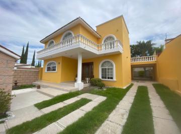 Casa de 4 habitaciones, Querétaro · Casa en Juriquilla con 4 Recámaras Completas y Espacios Muy Amplios