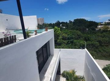 Casa · 3 Recámaras · 2 Estacionamientos · Casa de 3 Pisos en Venta en Chicxulub Puerto.