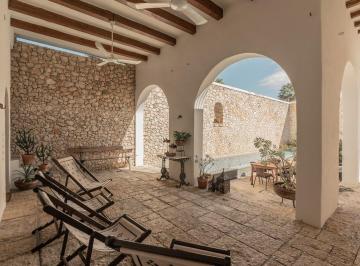 Casa · 525m² · 4 Recámaras · 2 Estacionamientos · Casa en Venta en El Centro Histórico de Mérida