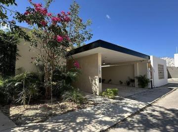 Casa · 182m² · 2 Recámaras · 2 Estacionamientos · Casa Gemela | 2 Recámaras | 1 Planta | Conkal | Privada Canarias